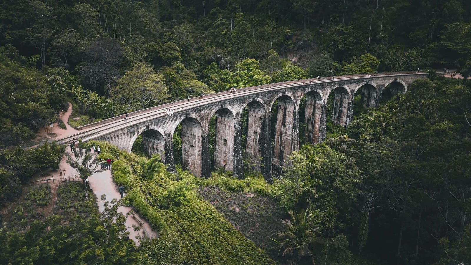Iconic Nine Arches Bridge viaduct curving through tea hills in Ella, Sri Lanka.
